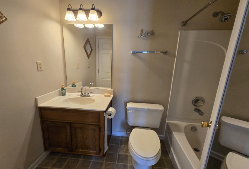 7439 PERRIN LN, Horn Lake, Mississippi 38637-1347, 3 Bedroom Bedrooms, 7 Room Rooms,3 BathroomBathrooms,Residential,For Sale,PERRIN,0,10226772