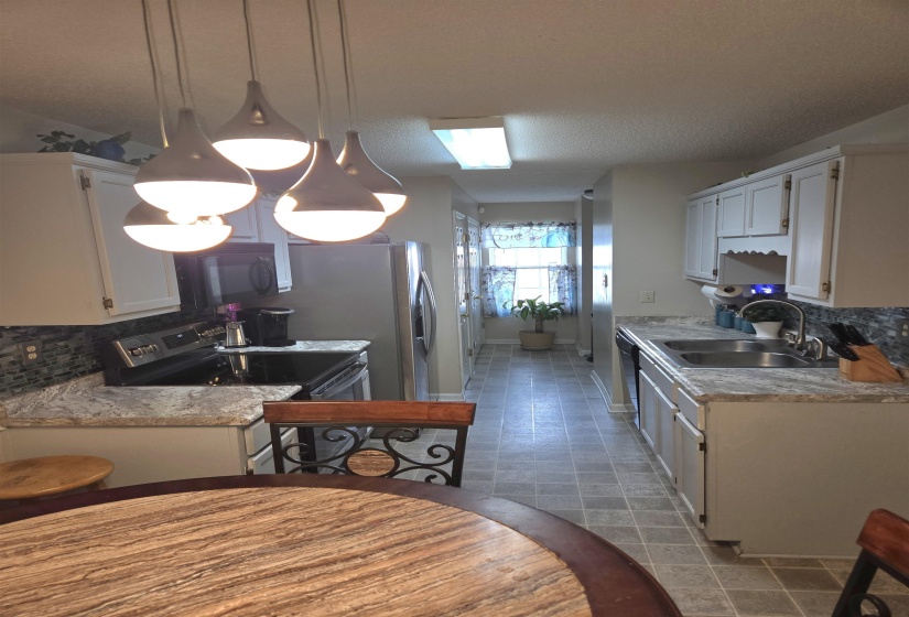 7439 PERRIN LN, Horn Lake, Mississippi 38637-1347, 3 Bedroom Bedrooms, 7 Room Rooms,3 BathroomBathrooms,Residential,For Sale,PERRIN,0,10226772