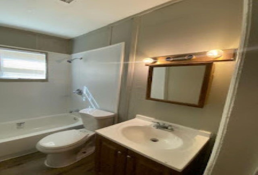 2421 ARLINGTON AVE, Memphis, Tennessee 38114, 4 Bedroom Bedrooms, 8 Room Rooms,2 BathroomBathrooms,Residential,For Sale,ARLINGTON,0,10187681