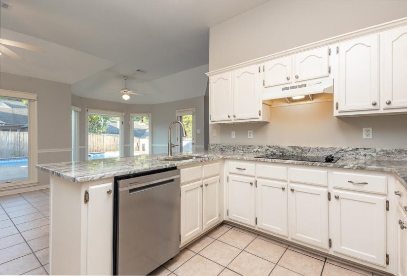 7483 MULLIGAN LN, Cordova, Tennessee 38018, 3 Bedroom Bedrooms, 6 Room Rooms,2 BathroomBathrooms,Residential,For Sale,MULLIGAN,0,10218975