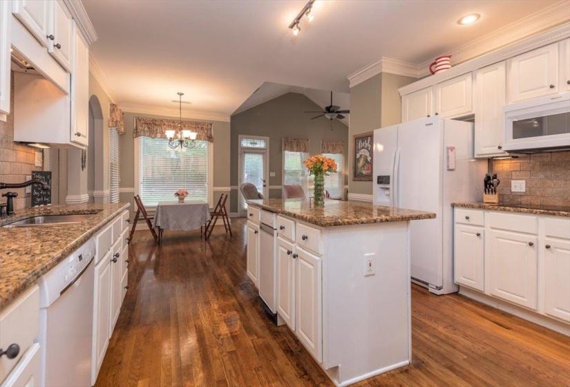 3076 STEEPLEGATE DR, Germantown, Tennessee 38138, 4 Bedroom Bedrooms, 10 Room Rooms,3.1 BathroomBathrooms,Residential,For Sale,STEEPLEGATE,0,10226335