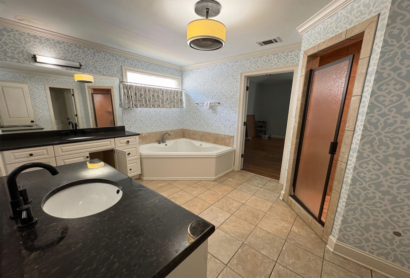 3627 AURORA CIR, Memphis, Tennessee 38111, 5 Bedroom Bedrooms, 10 Room Rooms,4 BathroomBathrooms,Residential,For Sale,AURORA,0,10226621
