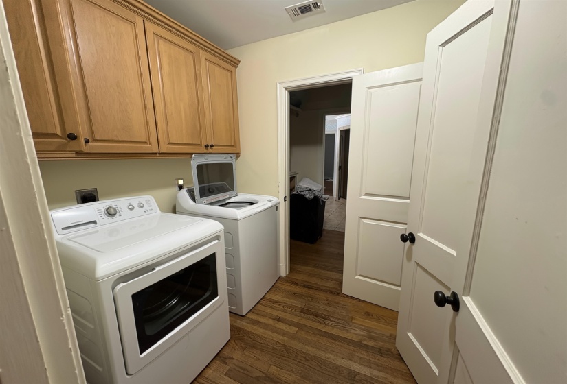3627 AURORA CIR, Memphis, Tennessee 38111, 5 Bedroom Bedrooms, 10 Room Rooms,4 BathroomBathrooms,Residential,For Sale,AURORA,0,10226621