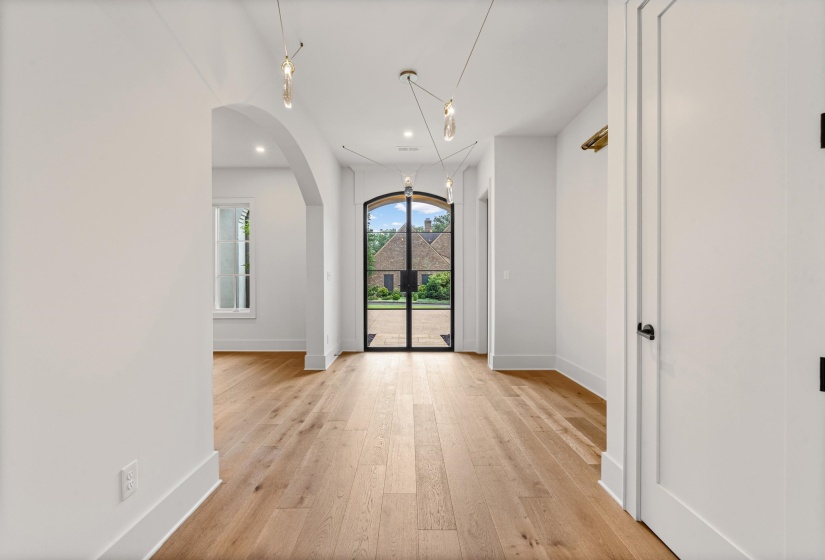 5272 WINESTONE CV, Memphis, Tennessee 38120, 5 Bedroom Bedrooms, 11 Room Rooms,7 BathroomBathrooms,Residential,For Sale,WINESTONE,0,10226140