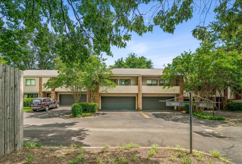 4725 MINT DR, Memphis, Tennessee 38117, 2 Bedroom Bedrooms, 6 Room Rooms,2.1 BathroomBathrooms,Residential,For Sale,MINT,0,10223833