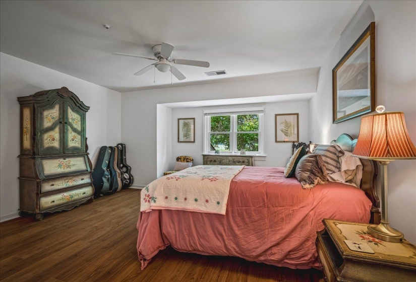 4725 MINT DR, Memphis, Tennessee 38117, 2 Bedroom Bedrooms, 6 Room Rooms,2.1 BathroomBathrooms,Residential,For Sale,MINT,0,10223833