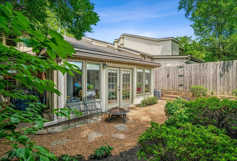 4725 MINT DR, Memphis, Tennessee 38117, 2 Bedroom Bedrooms, 6 Room Rooms,2.1 BathroomBathrooms,Residential,For Sale,MINT,0,10223833