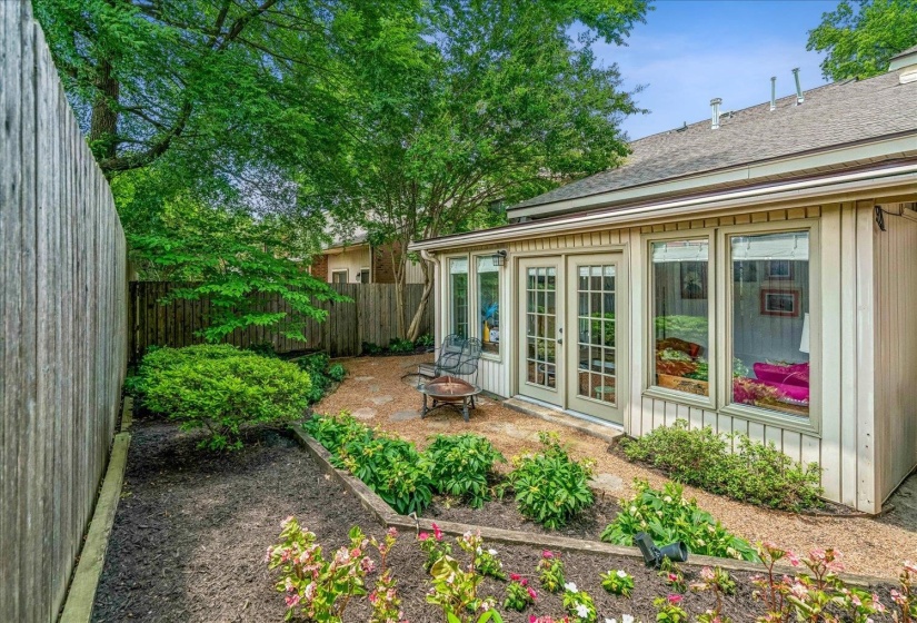4725 MINT DR, Memphis, Tennessee 38117, 2 Bedroom Bedrooms, 6 Room Rooms,2.1 BathroomBathrooms,Residential,For Sale,MINT,0,10223833