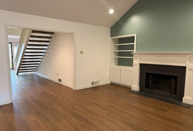 4725 MINT DR, Memphis, Tennessee 38117, 2 Bedroom Bedrooms, 6 Room Rooms,2.1 BathroomBathrooms,Residential,For Sale,MINT,0,10223833