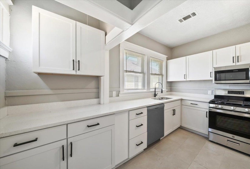 823 WATKINS ST, Memphis, Tennessee 38107, 4 Bedroom Bedrooms, 8 Room Rooms,2 BathroomBathrooms,Residential,For Sale,WATKINS,0,10226267