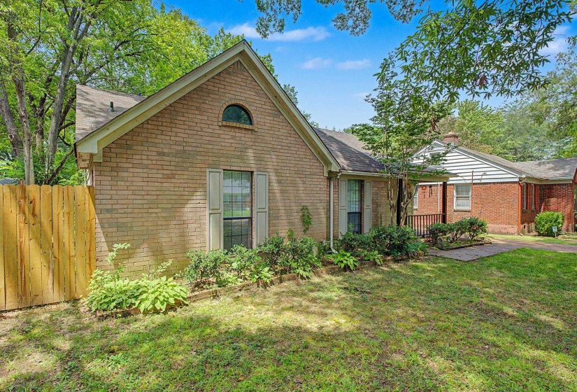 505 VAUGHN RD, Memphis, Tennessee 38122, 3 Bedroom Bedrooms, 3 Room Rooms,2 BathroomBathrooms,Residential,For Sale,VAUGHN,0,10226986