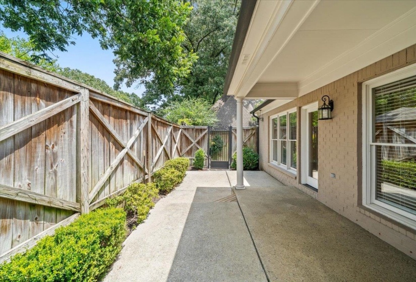 4944 PRINCETON GROVE CV, Memphis, Tennessee 38117, 4 Bedroom Bedrooms, 7 Room Rooms,3 BathroomBathrooms,Residential,For Sale,PRINCETON GROVE,0,10226758