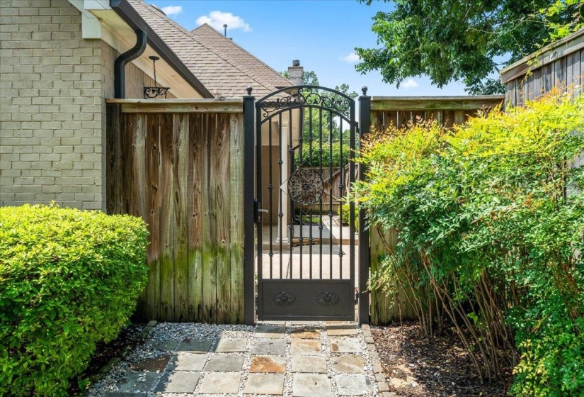 4944 PRINCETON GROVE CV, Memphis, Tennessee 38117, 4 Bedroom Bedrooms, 7 Room Rooms,3 BathroomBathrooms,Residential,For Sale,PRINCETON GROVE,0,10226758