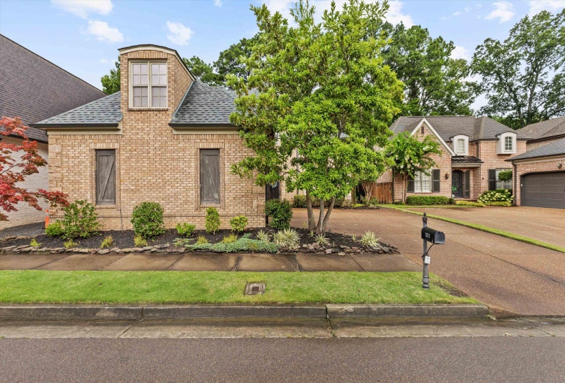1555 LAWTON TRL, Germantown, Tennessee 38138, 5 Bedroom Bedrooms, 10 Room Rooms,3.1 BathroomBathrooms,Residential,For Sale,LAWTON,0,10226357