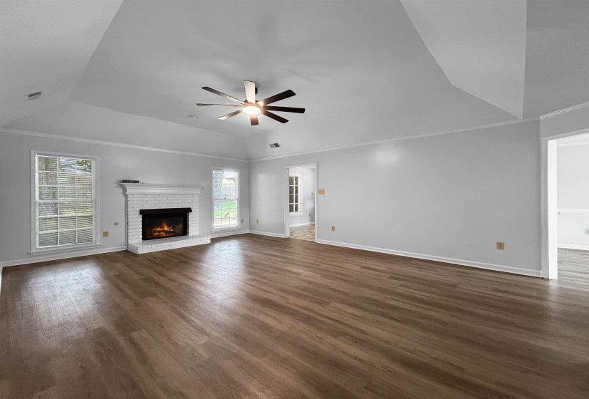 2733 TWISTED OAK CV, Memphis, Tennessee 38016-8446, 4 Bedroom Bedrooms, 7 Room Rooms,3 BathroomBathrooms,Residential,For Sale,TWISTED OAK,0,10226608