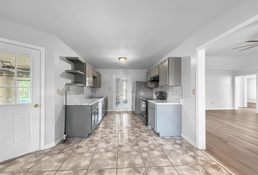 2733 TWISTED OAK CV, Memphis, Tennessee 38016-8446, 4 Bedroom Bedrooms, 7 Room Rooms,3 BathroomBathrooms,Residential,For Sale,TWISTED OAK,0,10226608