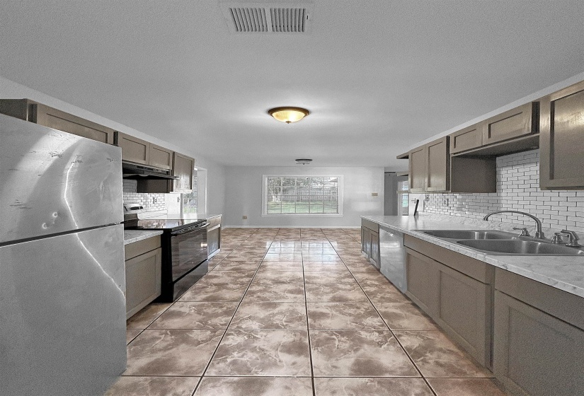 2733 TWISTED OAK CV, Memphis, Tennessee 38016-8446, 4 Bedroom Bedrooms, 7 Room Rooms,3 BathroomBathrooms,Residential,For Sale,TWISTED OAK,0,10226608