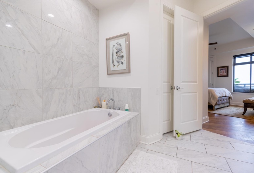 717 RIVERSIDE DR, Memphis, Tennessee 38103, 2 Bedroom Bedrooms, 5 Room Rooms,2 BathroomBathrooms,Residential,For Sale,RIVERSIDE,0,10226513
