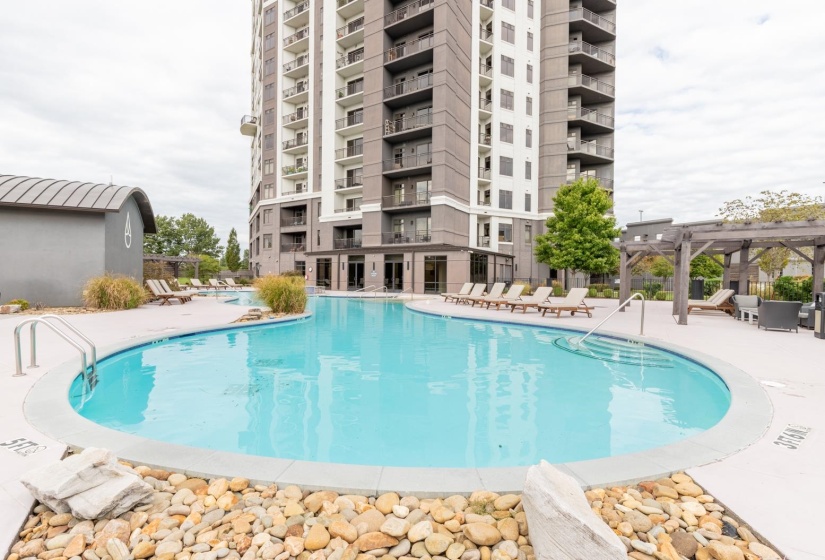 717 RIVERSIDE DR, Memphis, Tennessee 38103, 2 Bedroom Bedrooms, 5 Room Rooms,2 BathroomBathrooms,Residential,For Sale,RIVERSIDE,0,10226513