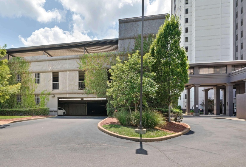 717 RIVERSIDE DR, Memphis, Tennessee 38103, 2 Bedroom Bedrooms, 5 Room Rooms,2 BathroomBathrooms,Residential,For Sale,RIVERSIDE,0,10226513