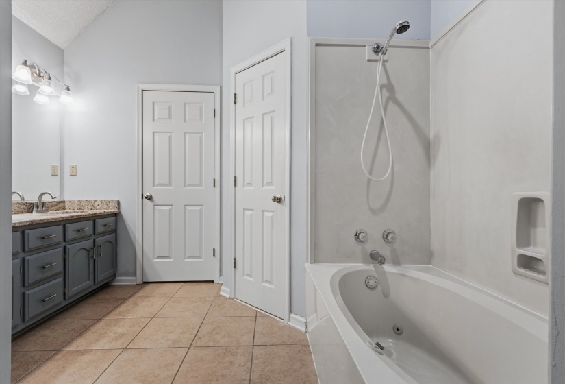 5364 MEADOW CROSS DR, Memphis, Tennessee 38141, 3 Bedroom Bedrooms, 7 Room Rooms,2 BathroomBathrooms,Residential,For Sale,MEADOW CROSS,0,10223089