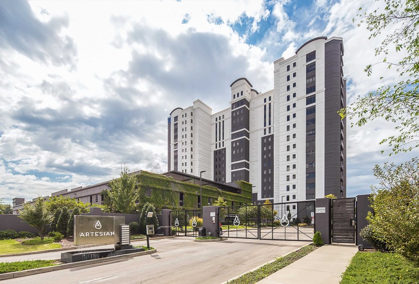 717 RIVERSIDE DR, Memphis, Tennessee 38103, 1 Bedroom Bedrooms, 5 Room Rooms,2 BathroomBathrooms,Residential,For Sale,RIVERSIDE,0,10225949