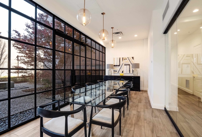 717 RIVERSIDE DR, Memphis, Tennessee 38103, 1 Bedroom Bedrooms, 5 Room Rooms,2 BathroomBathrooms,Residential,For Sale,RIVERSIDE,0,10225949