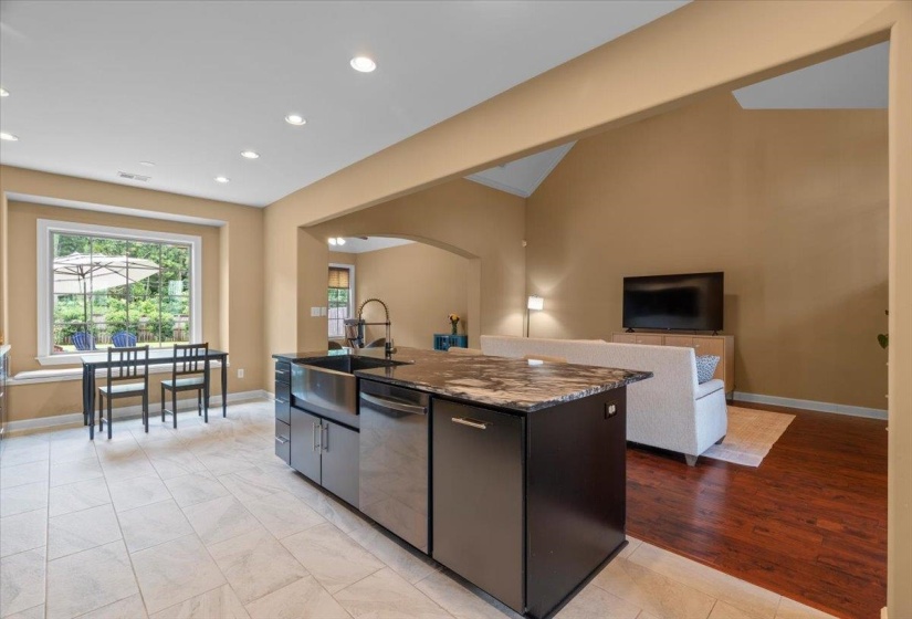 8499 WOODLAND GREEN CT, Memphis, Tennessee 38016, 4 Bedroom Bedrooms, 9 Room Rooms,2.1 BathroomBathrooms,Residential,For Sale,WOODLAND GREEN,0,10226461