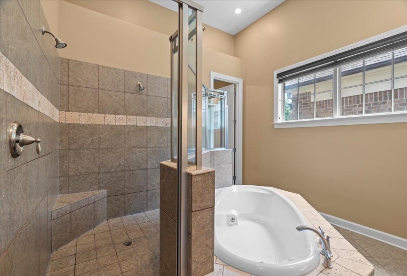 8499 WOODLAND GREEN CT, Memphis, Tennessee 38016, 4 Bedroom Bedrooms, 9 Room Rooms,2.1 BathroomBathrooms,Residential,For Sale,WOODLAND GREEN,0,10226461