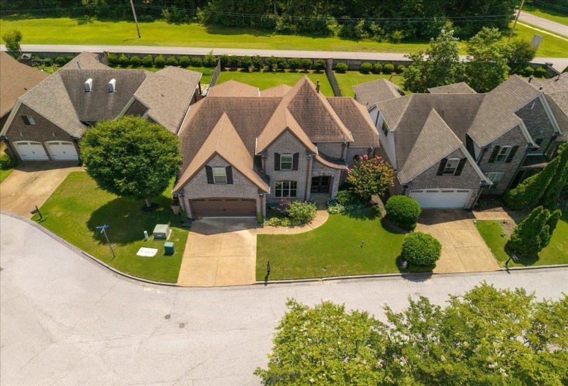 8499 WOODLAND GREEN CT, Memphis, Tennessee 38016, 4 Bedroom Bedrooms, 9 Room Rooms,2.1 BathroomBathrooms,Residential,For Sale,WOODLAND GREEN,0,10226461