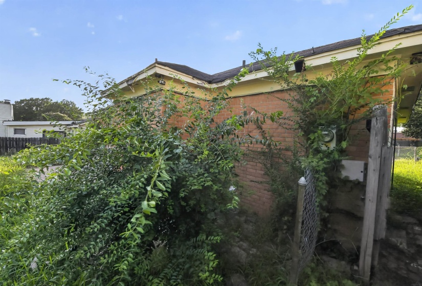 559 MONTEAGLE DR, Memphis, Tennessee 38109, 3 Bedroom Bedrooms, 6 Room Rooms,1.1 BathroomBathrooms,Residential,For Sale,MONTEAGLE,0,10226238