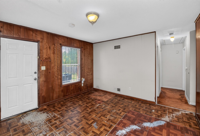 559 MONTEAGLE DR, Memphis, Tennessee 38109, 3 Bedroom Bedrooms, 6 Room Rooms,1.1 BathroomBathrooms,Residential,For Sale,MONTEAGLE,0,10226238