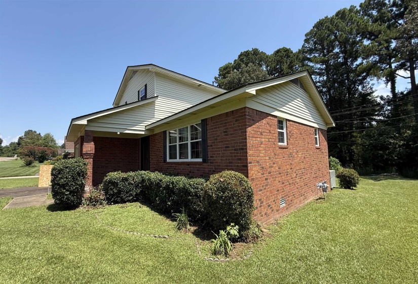595 SWANEY DR, Holly Springs, Mississippi 38635, 3 Bedroom Bedrooms, 7 Room Rooms,3 BathroomBathrooms,Residential,For Sale,SWANEY,0,10206582