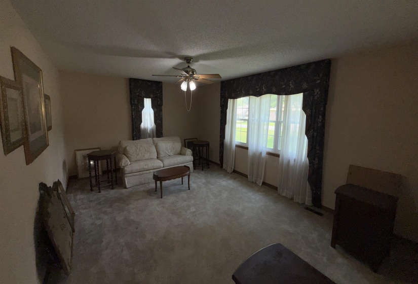 595 SWANEY DR, Holly Springs, Mississippi 38635, 3 Bedroom Bedrooms, 7 Room Rooms,3 BathroomBathrooms,Residential,For Sale,SWANEY,0,10206582