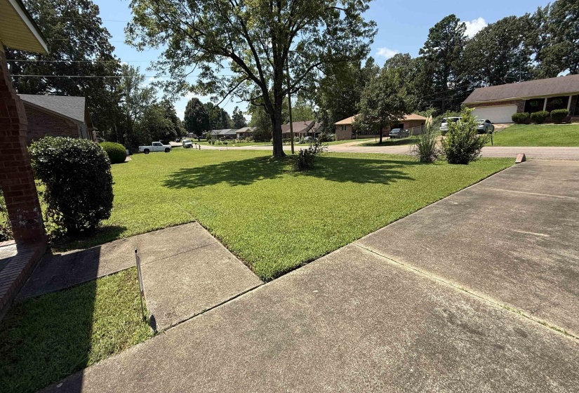 595 SWANEY DR, Holly Springs, Mississippi 38635, 3 Bedroom Bedrooms, 7 Room Rooms,3 BathroomBathrooms,Residential,For Sale,SWANEY,0,10206582