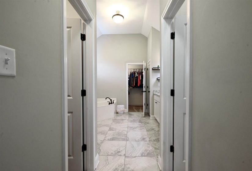 110 LAUREL GLEN DR, Oakland, Tennessee 38060, 4 Bedroom Bedrooms, 7 Room Rooms,3 BathroomBathrooms,Residential,For Sale,LAUREL GLEN,0,10218437