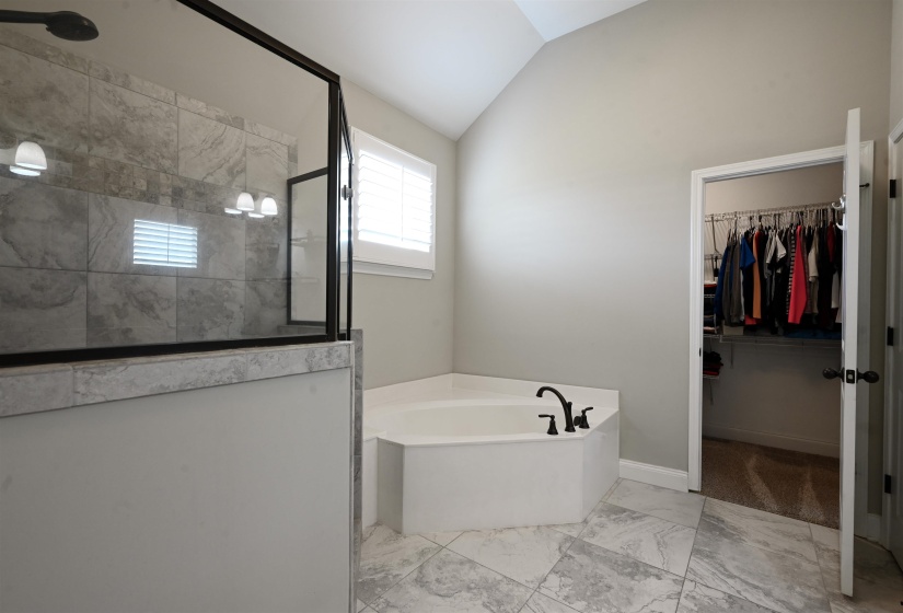 110 LAUREL GLEN DR, Oakland, Tennessee 38060, 4 Bedroom Bedrooms, 7 Room Rooms,3 BathroomBathrooms,Residential,For Sale,LAUREL GLEN,0,10218437