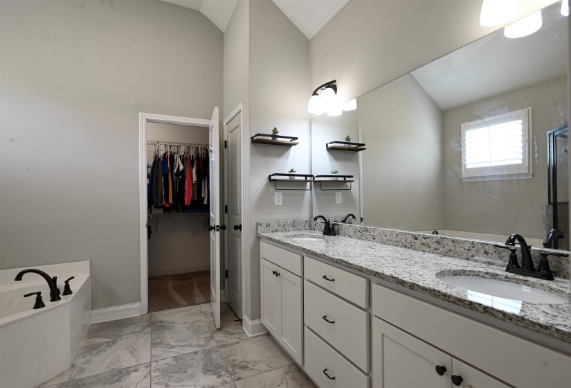 110 LAUREL GLEN DR, Oakland, Tennessee 38060, 4 Bedroom Bedrooms, 7 Room Rooms,3 BathroomBathrooms,Residential,For Sale,LAUREL GLEN,0,10218437