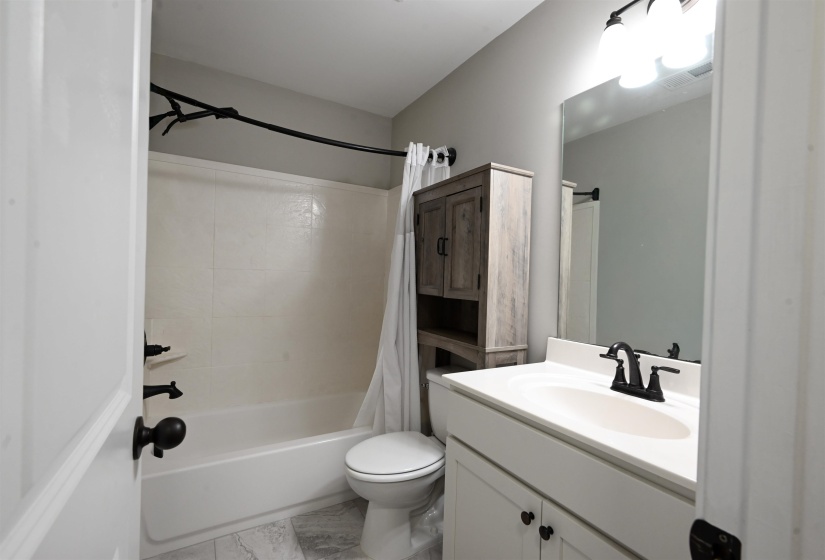 110 LAUREL GLEN DR, Oakland, Tennessee 38060, 4 Bedroom Bedrooms, 7 Room Rooms,3 BathroomBathrooms,Residential,For Sale,LAUREL GLEN,0,10218437