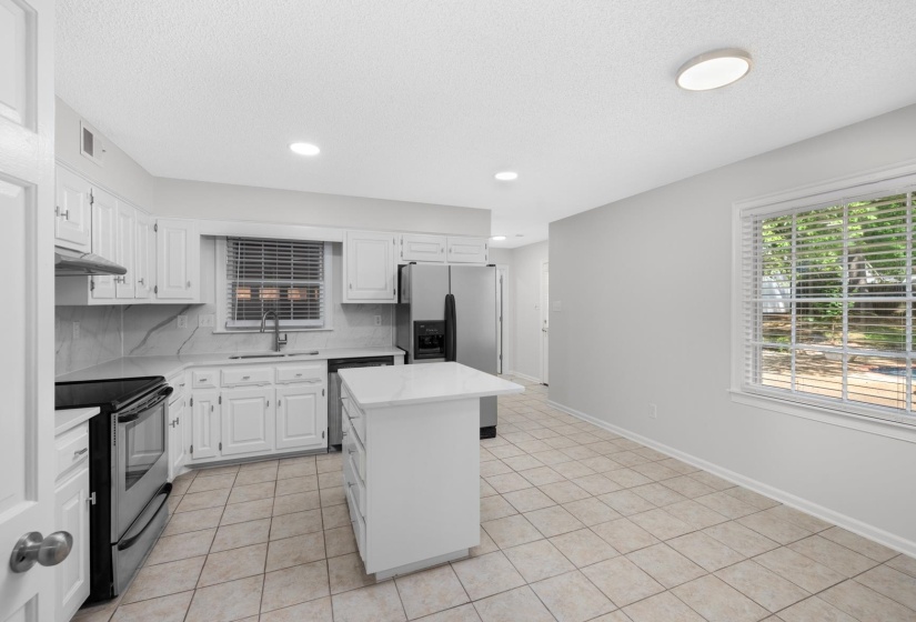 192 POWELL RD, Collierville, Tennessee 38017, 4 Bedroom Bedrooms, 7 Room Rooms,2.1 BathroomBathrooms,Residential,For Sale,POWELL,0,10226408