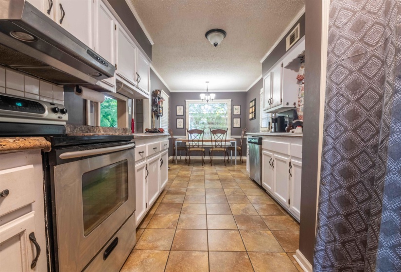 9156 GAINSBOROUGH DR, Lakeland, Tennessee 38002, 3 Bedroom Bedrooms, 3 Room Rooms,2 BathroomBathrooms,Residential,For Sale,GAINSBOROUGH,0,10226019