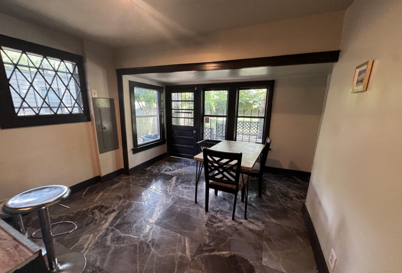 1609 EASTMORELAND AVE, Memphis, Tennessee 38104, 5 Bedroom Bedrooms, 11 Room Rooms,3.1 BathroomBathrooms,Residential,For Sale,EASTMORELAND,0,10226501