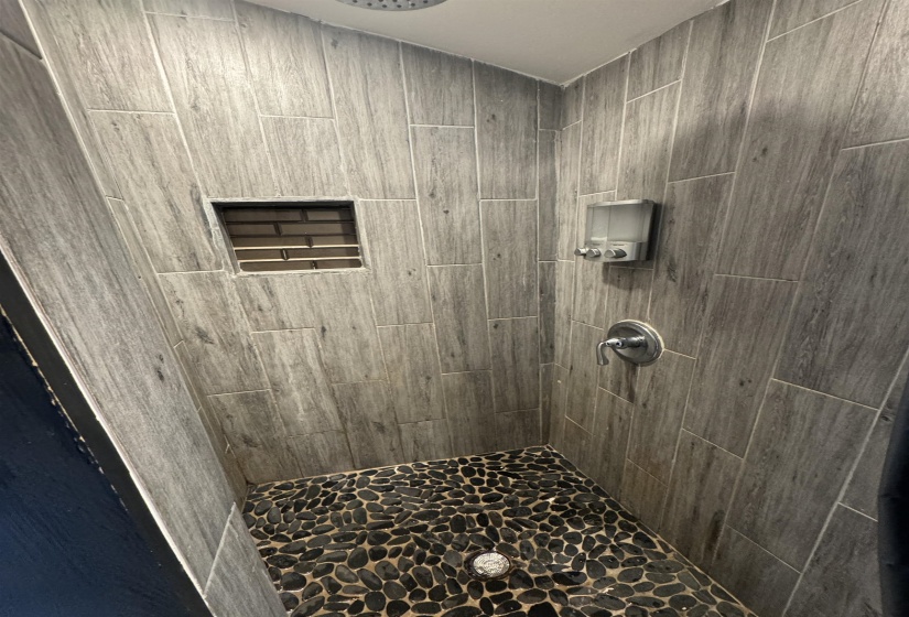 1609 EASTMORELAND AVE, Memphis, Tennessee 38104, 5 Bedroom Bedrooms, 11 Room Rooms,3.1 BathroomBathrooms,Residential,For Sale,EASTMORELAND,0,10226501