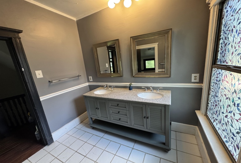 1609 EASTMORELAND AVE, Memphis, Tennessee 38104, 5 Bedroom Bedrooms, 11 Room Rooms,3.1 BathroomBathrooms,Residential,For Sale,EASTMORELAND,0,10226501