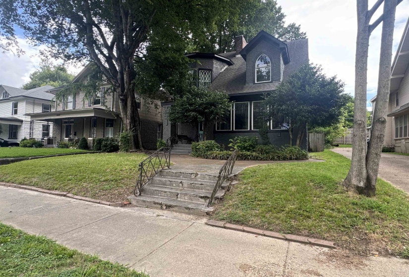 1609 EASTMORELAND AVE, Memphis, Tennessee 38104, 5 Bedroom Bedrooms, 11 Room Rooms,3.1 BathroomBathrooms,Residential,For Sale,EASTMORELAND,0,10226501