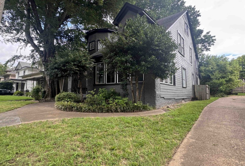1609 EASTMORELAND AVE, Memphis, Tennessee 38104, 5 Bedroom Bedrooms, 11 Room Rooms,3.1 BathroomBathrooms,Residential,For Sale,EASTMORELAND,0,10226501