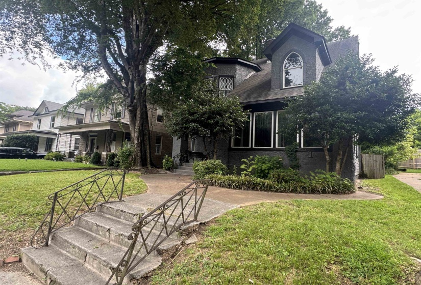 1609 EASTMORELAND AVE, Memphis, Tennessee 38104, 5 Bedroom Bedrooms, 11 Room Rooms,3.1 BathroomBathrooms,Residential,For Sale,EASTMORELAND,0,10226501