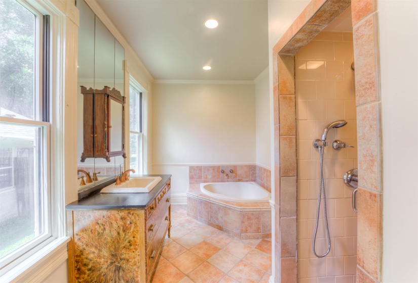 671 BARKSDALE ST, Memphis, Tennessee 38104, 4 Bedroom Bedrooms, 10 Room Rooms,3.1 BathroomBathrooms,Residential,For Sale,BARKSDALE,0,10226769