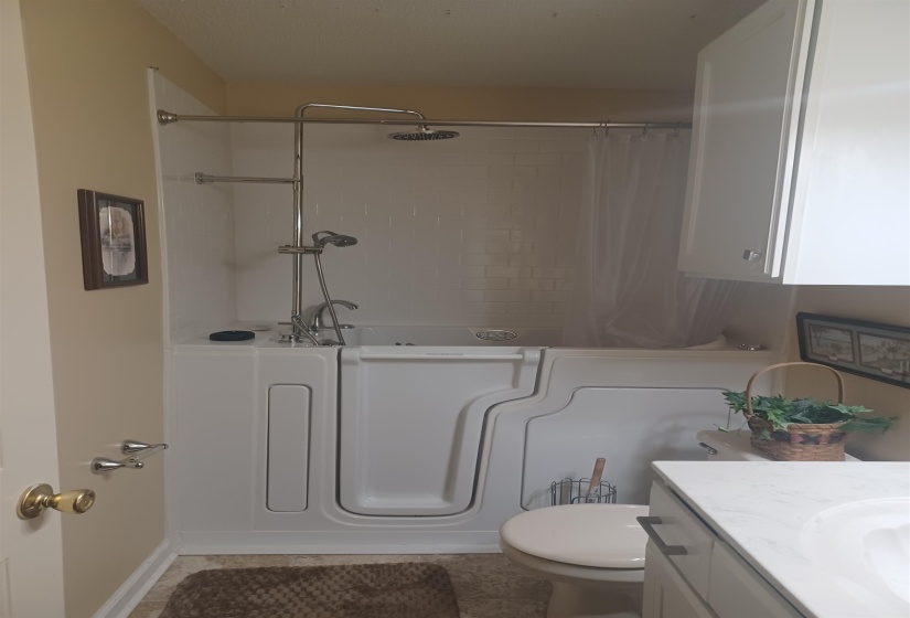 9592 CHI CHI LN, Lakeland, Tennessee 38002, 3 Bedroom Bedrooms, 5 Room Rooms,2 BathroomBathrooms,Residential,For Sale,CHI CHI,0,10226024