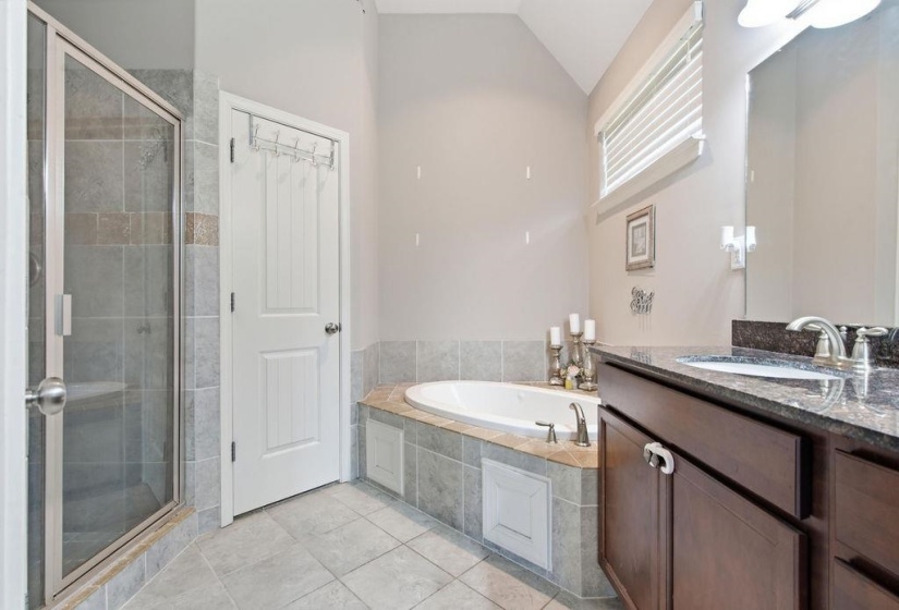 7527 WOODINVILLE CV, Memphis, Tennessee 38125, 4 Bedroom Bedrooms, 4 Room Rooms,2 BathroomBathrooms,Residential,For Sale,WOODINVILLE,0,10228488
